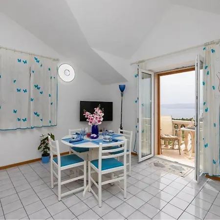 Pet Friendly In With View Bol
